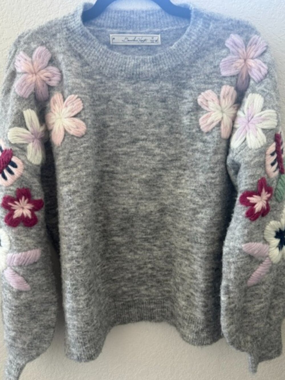 Boundless North Embroidered Flower Pullover Sweater (Size Medium)
